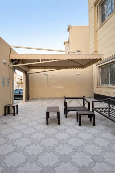 6 Bedroom Villa for Sale in East Riyadh, Riyadh - Villa for sale, 3 floors with 6 apartments