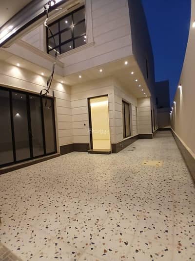 5 Bedroom Floor for Sale in East Riyadh, Riyadh - 5 Bedroom Floor For Sale in Al Janadriyah, Riyadh