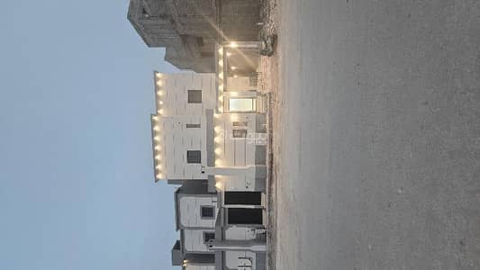 3 Bedroom Villa for Sale in South Riyadh, Riyadh - Ground floor villa and three apartments 330 m