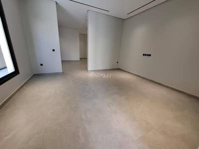 3 Bedroom Floor for Sale in North Riyadh, Riyadh - Upper floor for sale in Al Narjis neighborhood, large area of 200 m, prime location, and modern finishing.