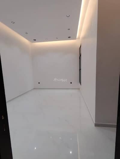 4 Bedroom Floor for Sale in East Riyadh, Riyadh - Luxury ground floor for sale for those seeking distinction and elegance in the Al-Janadriyah neighborhood.