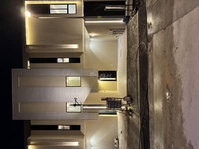 دور 4 غرف نوم للبيع في غرب الرياض، الرياض - ادوار للبيع