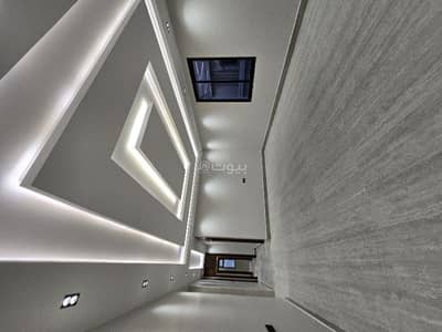 دور 5 غرف نوم للبيع في جنوب الرياض، الرياض - دور علوي في حي الشفا القديمه موقع مميز