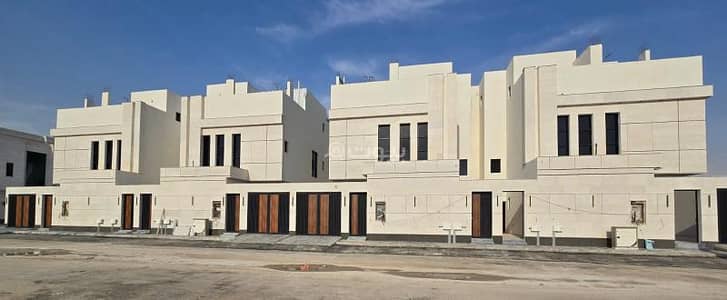 5 Bedroom Villa for Sale in East Riyadh, Riyadh - For sale: a villa with an internal staircase in Al-Maizliya neighborhood, east Riyadh