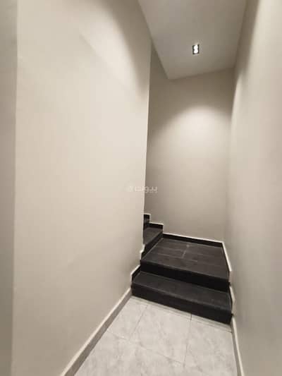 6 Bedroom Floor for Sale in East Riyadh, Riyadh - For sale: a two-story subdivided apartment in Al-Rimal neighborhood, east Riyadh