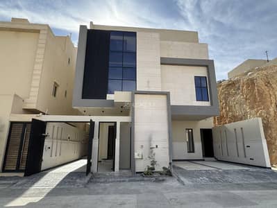 3 Bedroom Floor for Sale in North Riyadh, Riyadh - A deluxe upper floor of 177 meters in Al Narjis district