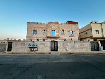 عمارة تجارية  للبيع في الملك فهد، المدينة المنورة - فيلا مع 4 شقق و5 محلات تجارية