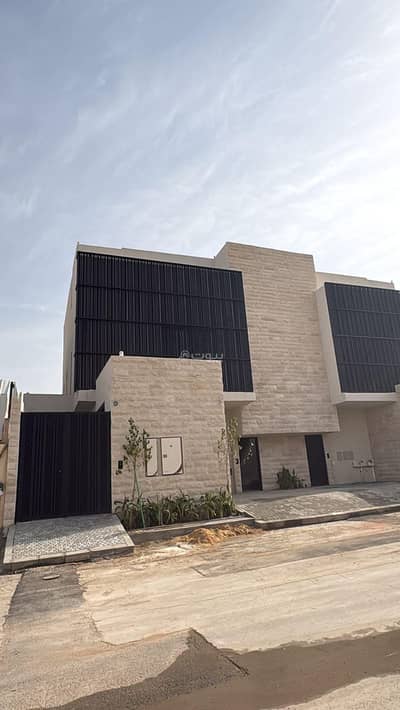 3 Bedroom Floor for Sale in West Riyadh, Riyadh - Roles for purchase in Shubra