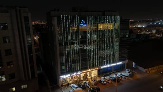 مكتب  للايجار في شمال الرياض، الرياض - مكتب مميز للإيجار - حي المغرزات - طريق الملك عبدالله