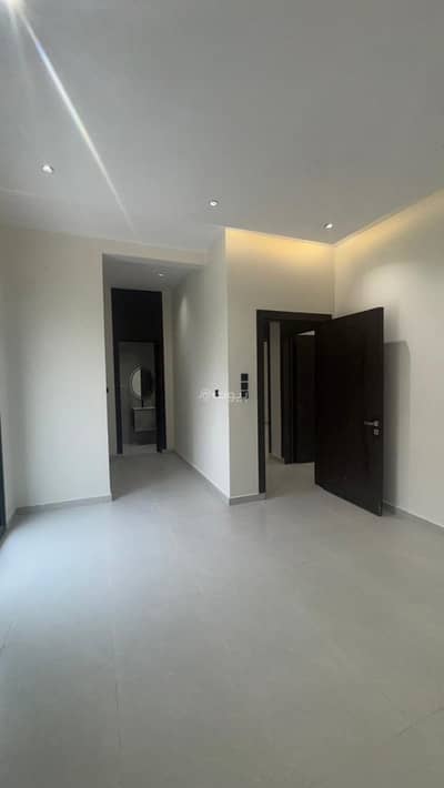 4 Bedroom Flat for Sale in East Riyadh, Riyadh - A unique housing opportunity in the Ghsoon neighborhood. An advanced, well-served location close to all services.