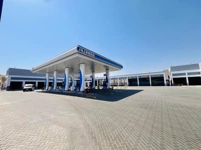 Showroom for Rent in Al Anahi, Madina - Stores, restaurants, cafes, and kiosks for rent in Al-Muhisen subdivision, east of the city