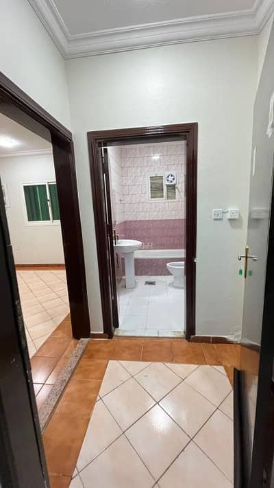 غرفة  للايجار في شمال الرياض، الرياض - غرفة ماستر