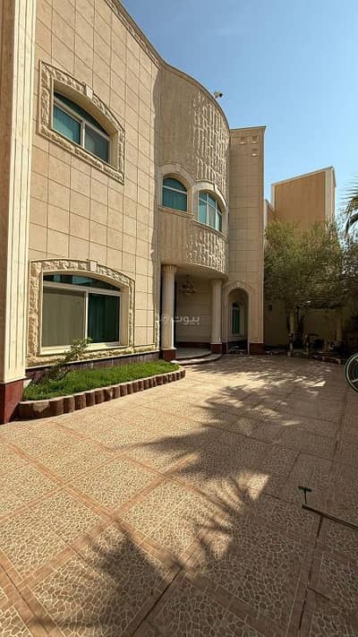 5 Bedroom Villa for Sale in North Riyadh, Riyadh - Luxurious villa for sale in Al-Rabeea district with a spacious area and a vibrant location