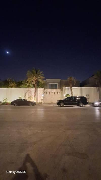 7 Bedroom Villa for Sale in North Riyadh, Riyadh - Luxurious palace for sale in Al-Sulimania neighborhood - strategic location