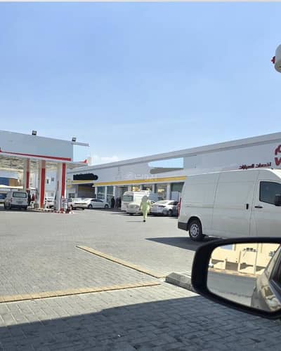 Gas Station for Sale in Al Amjad, Khamis Mushait - A station for sale. . . Khamis Mushait. . King Fahd Main Road. . located in the midst of the population density.