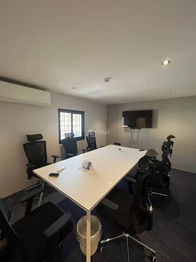 Office for Rent in North Riyadh, Riyadh - Commercial office for rent on King Abdulaziz Ibn Abdulrahman Saud Street (branch), Al-Sahafa district, Riyadh City, Riyadh Region