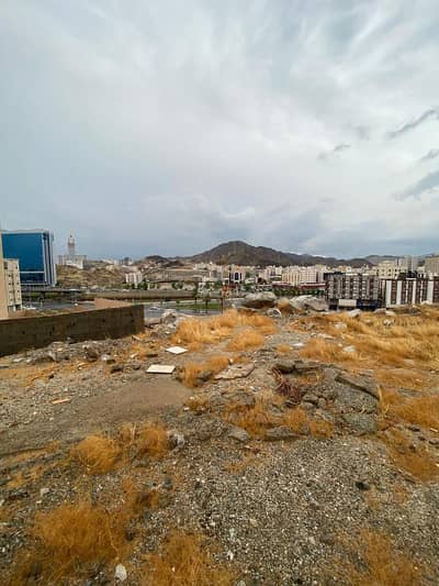 ارض سكنية  للبيع في بطحاء قريش، مكة - أرض للبيع في مكة بواجهتين إطلالة برج الساعة والدائري الثالث