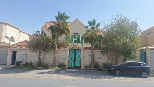 فیلا 11 غرف نوم للبيع في وسط الرياض، الرياض - منزل بتصميم معماري انيق واجهات حجر طبيعي