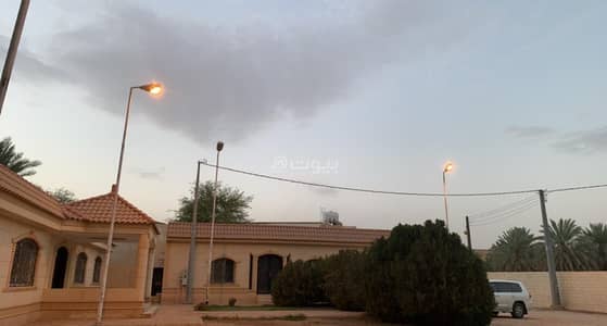 10 Bedroom Farm for Sale in Al Quwaiiyah - Golden opportunity, farm on the highway, Mecca, inside a residential neighborhood in the heart of al-Qoayia, suitable for resorts and a gas station on the highway and hotels