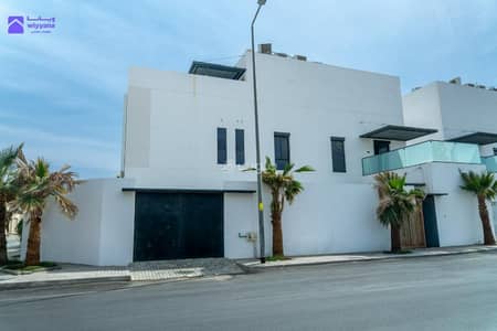 4 Bedroom Villa for Rent in North Riyadh, Riyadh - Luxury Villa for Rent in Al Sulaymaniyah | 4 Master Bedrooms + Elevator + Private Roof Terrace