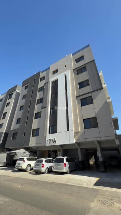 5 Bedroom Flat for Sale in North Jeddah, Jeddah - A new 5-room apartment for sale in the Al Safa neighborhood at a prime location near a mosque and a park.