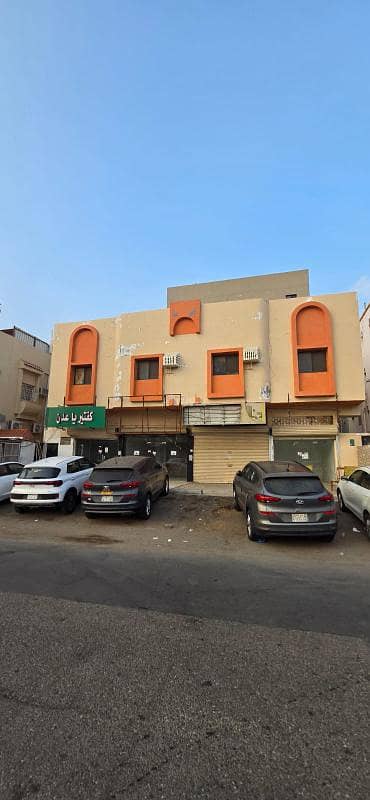 Showroom for Rent in North Jeddah, Jeddah - A shop for rent on a very busy street in Al-Naeem neighborhood