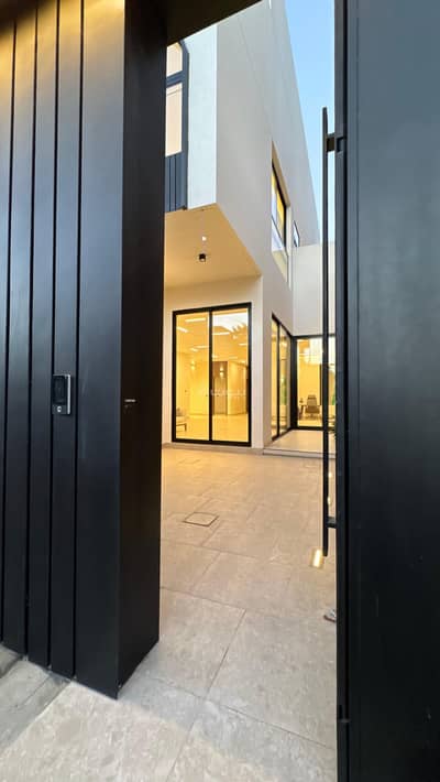 دور 3 غرف نوم للبيع في شرق الرياض، الرياض - دور ارضي للبيع حي الازدهار شمال الرياض شارع 20