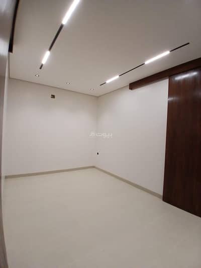 8 Bedroom Villa for Sale in East Riyadh, Riyadh - Villa with 8 bedrooms for sale in Al Remal