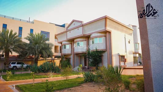 فیلا 10 غرف نوم للبيع في الدفاع، المدينة المنورة - Golden opportunity - l uxury villa on a 40 m commercial street in the heart of المدينة المنور