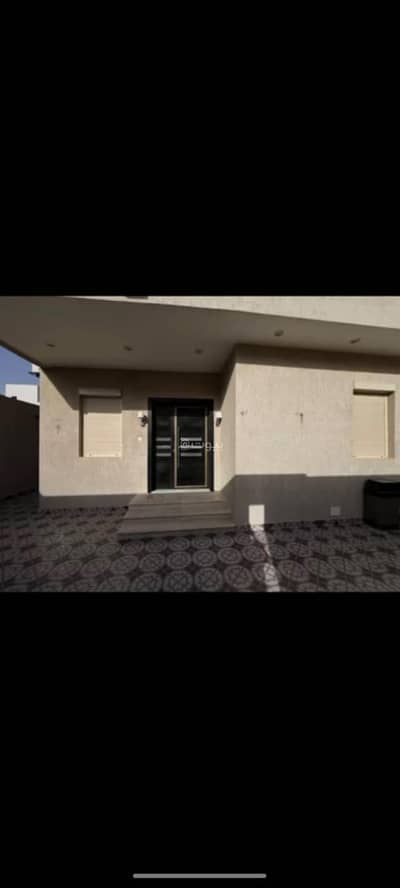 10 Bedroom Villa for Sale in North Jeddah, Jeddah - Two-story villa with an annex + two apartments for sale