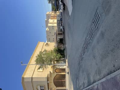 9 Bedroom Villa for Sale in North Jeddah, Jeddah - Villa in a prime location in front of a walkway, and the villa apartments have 3 facades.