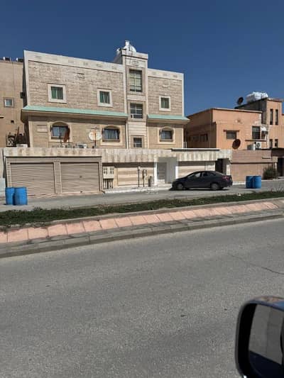 11 Bedroom Residential Building for Sale in Al Khamisah, Al Qatif - For sale, a wonderful building in a very upscale location, suitable for those with refined taste.
