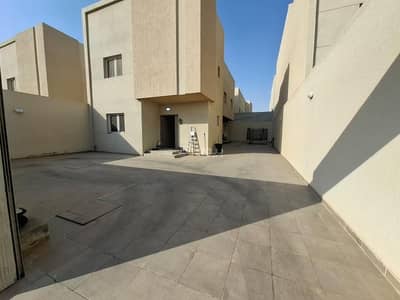 فیلا 4 غرف نوم للبيع في شرق الرياض، الرياض - فيلا درج داخلي للبيع بحي الجنادرية