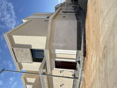 5 Bedroom Villa for Sale in East Riyadh, Riyadh - For sale, a corner villa with internal stairs without apartments in Al-Qadisiyyah neighborhood, East Riyadh, a prime location.