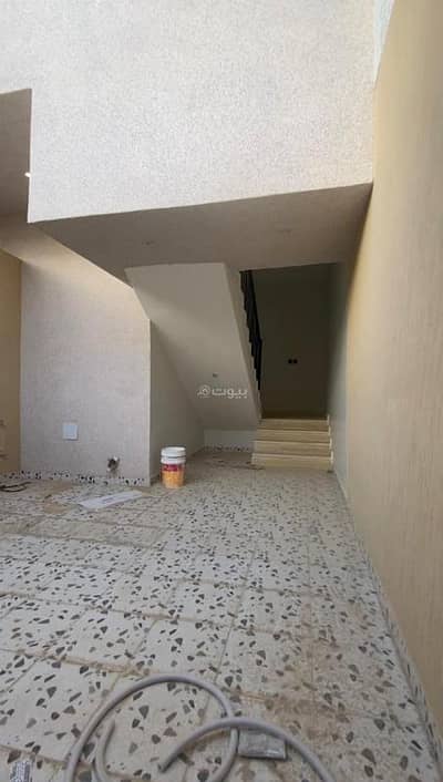 5 Bedroom Floor for Rent in South Riyadh, Riyadh - Luxurious first-floor apartment for rent in Al-Akaz (Okaz) neighborhood, prices 40,000