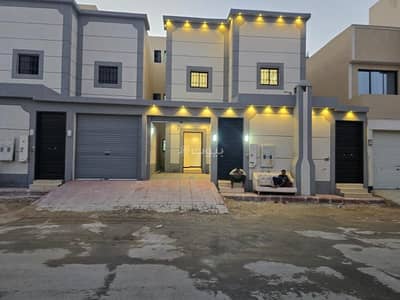8 Bedroom Villa for Sale in South Riyadh, Riyadh - Villa with two floors and an apartment for sale