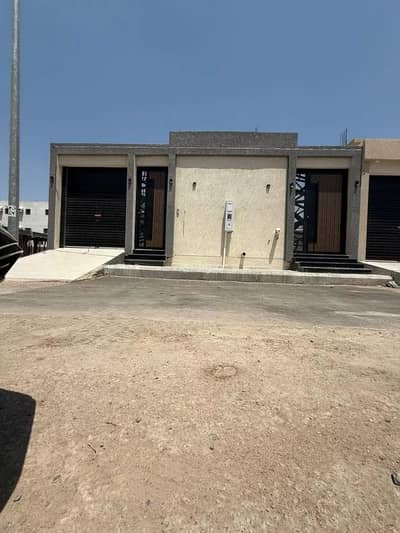 4 Bedroom Floor for Sale in Industrial, Madina - Floor For Sale in Industrial, Madina