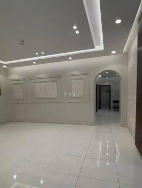Apartment consisting of 6 rooms for sale in Al Marikh neighborhood, area 227m