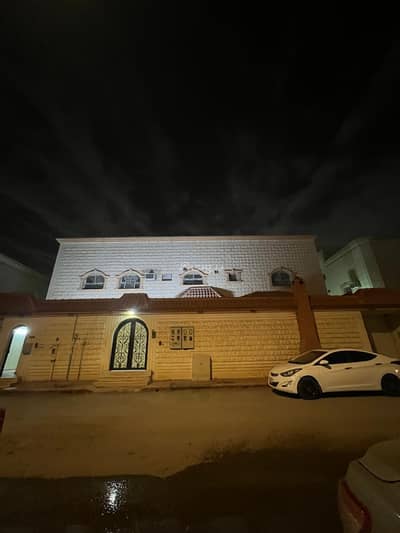 8 Bedroom Villa for Sale in South Riyadh, Riyadh - Villa for sale in Al Aziziyah, South Riyadh