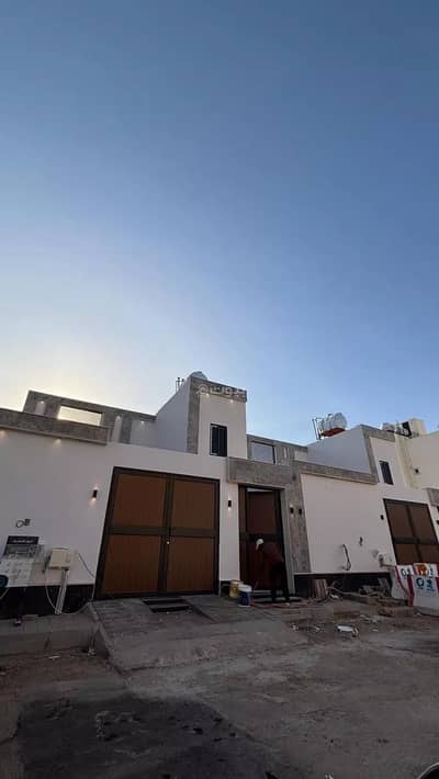 5 Bedroom Floor for Sale in Shadhah, Madina - Five-bedroom apartment for sale in Shazzah, Medina