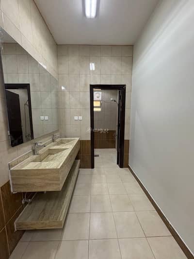 4 Bedroom Floor for Rent in East Riyadh, Riyadh - Apartment for rent in Al Malek Faisal, Riyadh