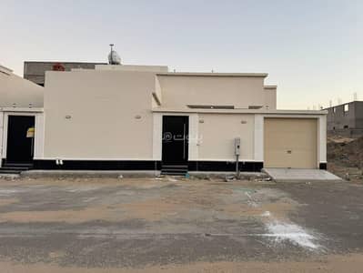 5 Bedroom Floor for Sale in Dahiyat AI Iskan, Taif - For sale, a floor in Taif, Jaleel Housing Neighborhood, founded with 3 apartments.