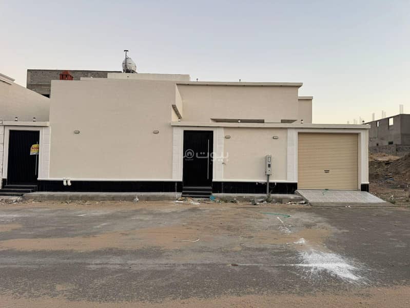 For sale, a floor in Taif, Jaleel Housing Neighborhood, founded with 3 apartments.