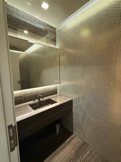 1 Bedroom Apartment for Sale in North Riyadh, Riyadh - Luxury one-bedroom apartment for sale in Damac Towers, King Fahd Road, Riyadh