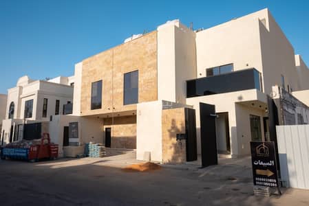 4 Bedroom Floor for Sale in East Riyadh, Riyadh - House for sale in Al Rawda neighborhood