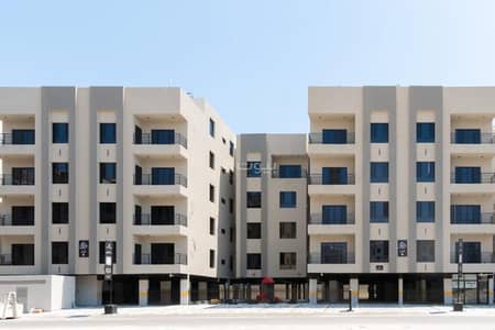 5 Bedroom Flat for Sale in Al Hamra, Al Khobar - Apartment with two entrances consisting of 5 rooms with a separate majlis for sale in Al Hamra, Khobar