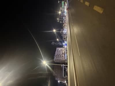 Commercial Building for Sale in North Jeddah, Jeddah - Commercial building for sale on a vibrant street in the center of Jeddah