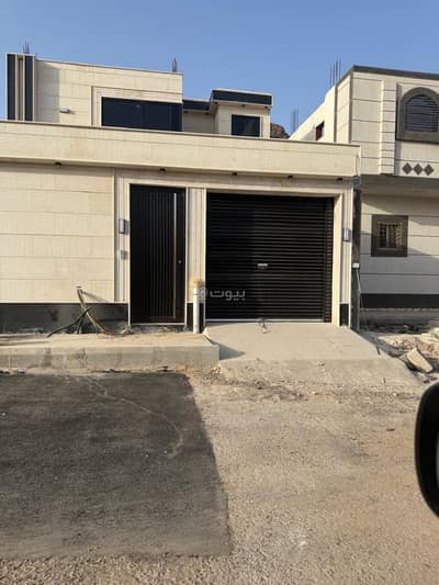 5 Bedroom Floor for Sale in Industrial, Madina - عقار للبيع