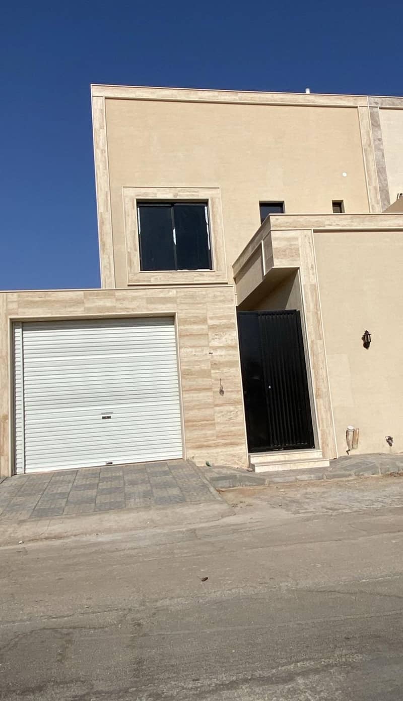 For sale, a villa in Al-Jabeela neighborhood opposite a mosque and parking spaces with a garden that has not been built behind.