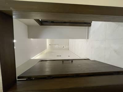 3 Bedroom Flat for Sale in North Jeddah, Jeddah - 3-bedroom apartment for sale in Ar-Rabwa